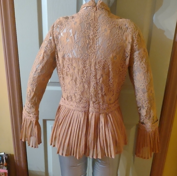 A. Calin By Flying Tomato Size Medium Lace Woman's Long Sleeve - Picture 2 of 7